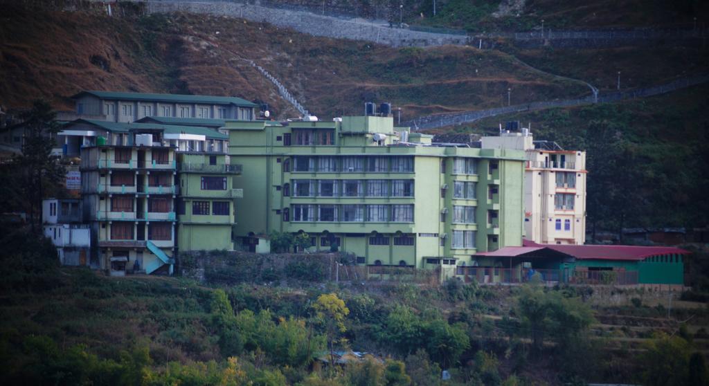 Hotel Uday Palace Pipalkoti Eksteriør billede